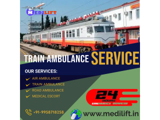 Medilift Train Ambulance Service in Delhi with a Very Responsible Medical Crew